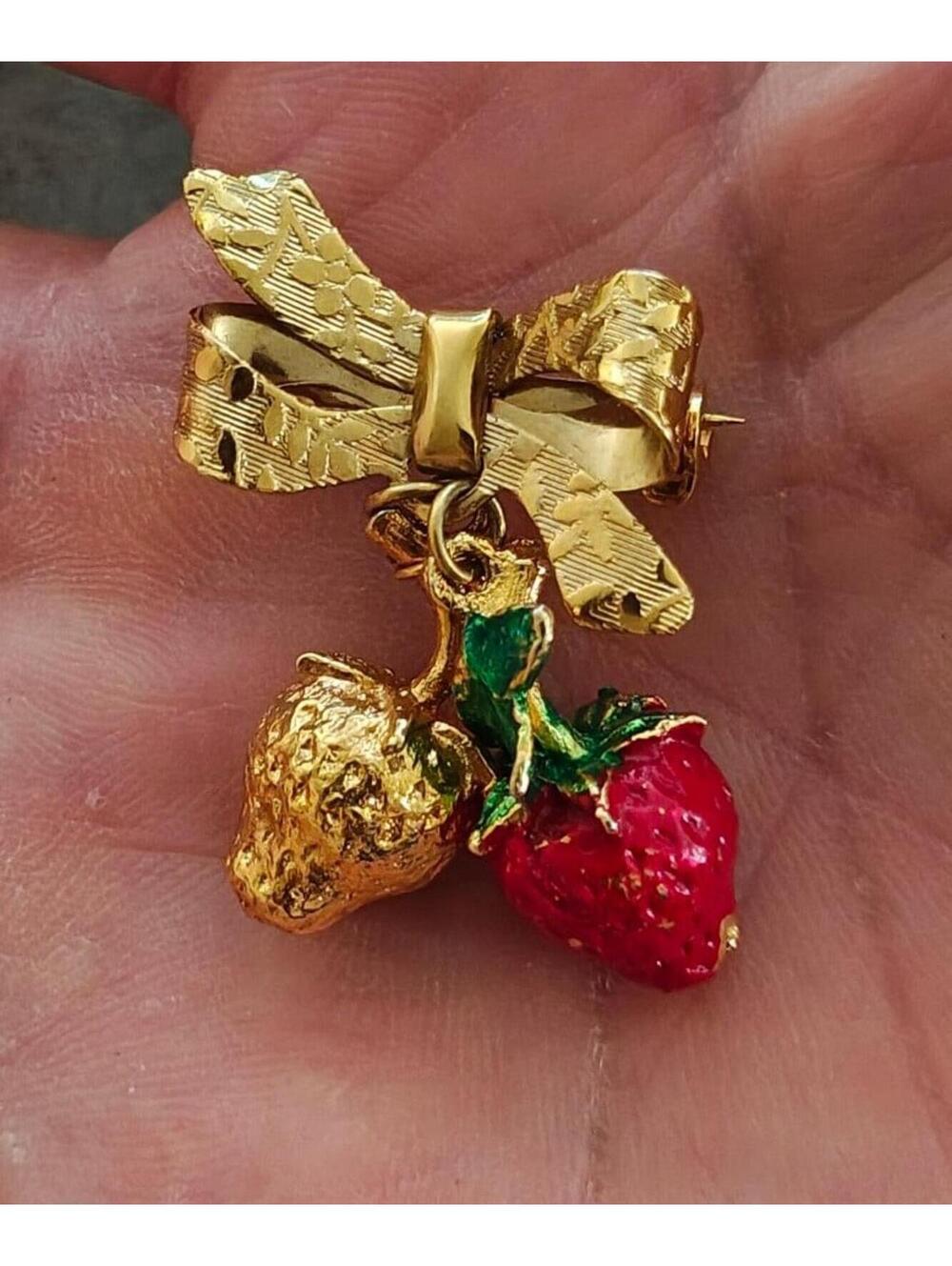 1970s/80s Sweet Strawberry Textured Gold Tone  Dangle Enamel Brooch
